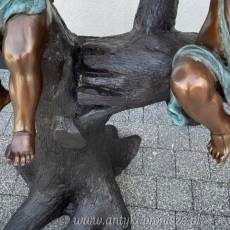 DZIECI SIEDZĄCE - AMORKI GRAJĄCE z brązu