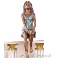 FIGURA Z BRĄZU SIEDZĄCA KOBIETA ZAMYŚLONA -MARZYCIELKA