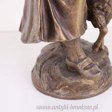 FIGURA Z CYNKALU -PASTERKA Z OWIECZKĄ
