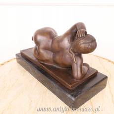Leżąca NAGA kobieta - figura z brązu AKT