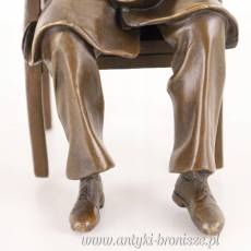 RZEŻBA siedzący WINSTON CHURCHILL - Figurka z Brązu