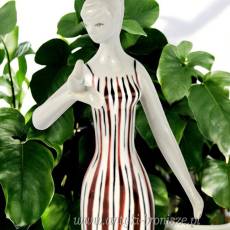 New Look Kobieta z ptakiem Drasche Węgry lata 60te  wys. 23cm