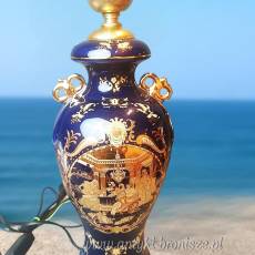 Porcelanowa lampa stołowa kobalt i złoto, dworskie motywy wys. podstawy 42cm