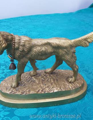 "Pies" - braz zlocony na postumencie -...