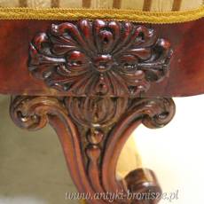 Kanapa w stylu biedermeier