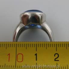 Pierścionek owalny z niebieskim kamieniem srebro 925