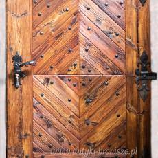 Drzwi wejściowe ze starego drewna na wymiar.