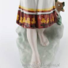 Figura porcelanowa dziewczyna Krasawica z rumiankiem "Любит - не любит" Rosja Połonne lata 70 XXw PROMOCJA