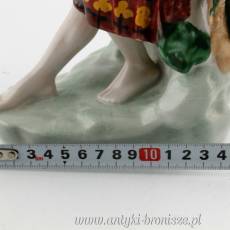 Figura porcelanowa dziewczyna Krasawica z rumiankiem "Любит - не любит" Rosja Połonne lata 70 XXw PROMOCJA