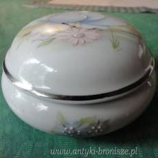 Bomboniera z cienkiej porcelany Limoges, recznie malowana - sygn. Limoges France - poz. 5880