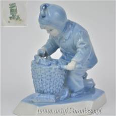 Dziecko z koszem art deco błękit Zsolnay porcelana węgierska lata 30te