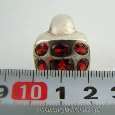 Pierścionek z czerwonymi kamieniami srebro 925