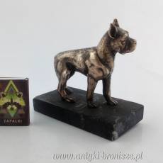 Figurka psa posrebrzana (bokser) na podstawie z czarnego kamienia (marmur?) początek XXw