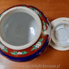 Waza z przykrywka, dekoracja w kwiaty Made In Japan - H: 16cm dia 17cm - poz. 284