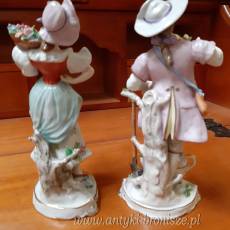 2 figurki (para) : "Mezczyzna z konewka i lopata w kapeluszu" / "Kobieta z koszem kwiatow" - porcelana niemiecka Dresden - poz.2286