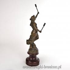 Kobieta z pochodniami 1900r - figura. brąz artystyczny (zamak ) cokół drewniany w.44cm