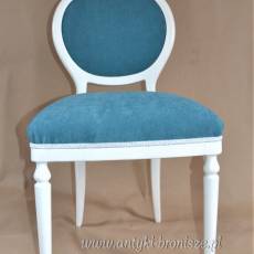 Krzesło białe sygnowane Casala tapicerka turkusowa po renowacji