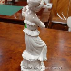 Figurka "Dziewczyna z kisciem winogron" - biala porcelana // H:21,5cm - poz. 2696