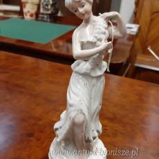Figurka "Dziewczyna z kisciem winogron" - biala porcelana // H:21,5cm - poz. 2696
