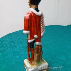 Figura z porcelany "DE BEAUHARNAIS" (ksiaze, adoptowany syn Napoleona, general, wice-krol Wloch) - podpisana na podstawie oraz sygnowana "szpady" Made in GDR ( << NRD) - H:26cm - poz.6891