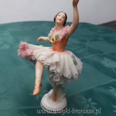 OKAZJA ! Przecena - Figurka z porcelany niemieckiej tancerka na jednej nozce "Cancan" - sygn. Fr.W.Frankenthau H: 13,5 cm -poz. 2116