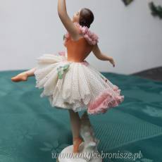 OKAZJA ! Przecena - Figurka z porcelany niemieckiej tancerka na jednej nozce "Cancan" - sygn. Fr.W.Frankenthau H: 13,5 cm -poz. 2116