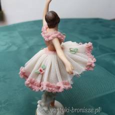 OKAZJA ! Przecena - Figurka z porcelany niemieckiej tancerka na jednej nozce "Cancan" - sygn. Fr.W.Frankenthau H: 13,5 cm -poz. 2116