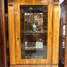 Serwantka w stylu Biedermeier