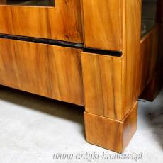 Serwantka w stylu Biedermeier