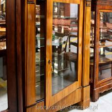 Serwantka w stylu Biedermeier