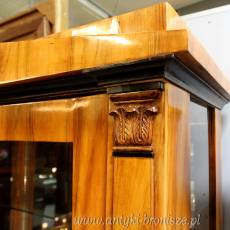 Serwantka w stylu Biedermeier