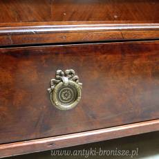 Serwantka z stylu Biedermeier