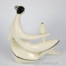 Rzeźba kobieta z wazonem porcelana Zsolnay projekt Török János 1960r biało czarna kolorystyka