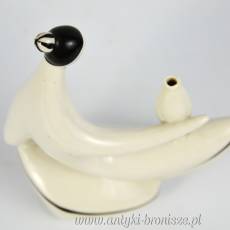 Rzeźba kobieta z wazonem porcelana Zsolnay projekt Török János 1960r biało czarna kolorystyka