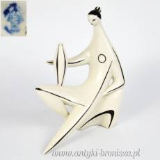 Rzeźba kobieta z wazonem porcelana Zsolnay projekt Török János 1960r biało czarna kolorystyka