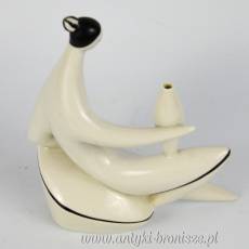 Rzeźba kobieta z wazonem porcelana Zsolnay projekt Török János 1960r biało czarna kolorystyka