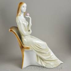 Rzeźba secesyjna kobieta na krześle Zsolnay Węgry lata 50te