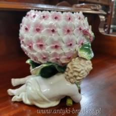 Donica / Bomboniera z porcelany z wewnetrznymi malowidlami, z dwoma amorkami - (Saksonia) - poz.3405