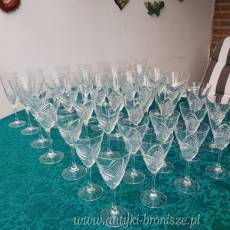 Kieliszki do wina bialego, czerwonego, wody, likierow