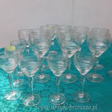Kieliszki ladnie modelowane - poz. 4258