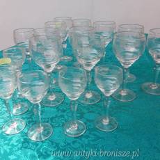 Kieliszki ladnie modelowane - poz. 4258