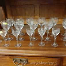 Kieliszki ladnie modelowane - poz. 4258