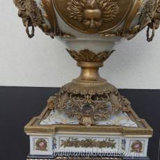 AMFORA NA POSTUMENCIE - gazon PORCELANA Z BRĄZEM