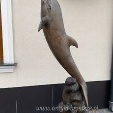 FONTANNA Z BRĄZU delfin