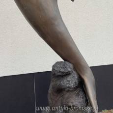 FONTANNA Z BRĄZU delfin