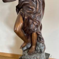 KOBIETA NA POSTUMENCIE - duża figura z brązu OGRÓD