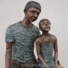 DZIADEK Z BABCIA - duża figura z brązu SIEDZĄCA