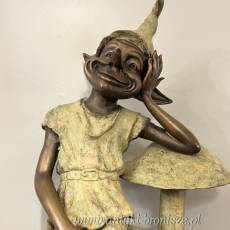 SIEDZĄCY SKRZAT NA GRZYBIE - z brązu Troll Gnom