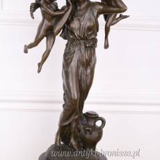 KOBIETA Z ANIOŁKAMI Z BRĄZU - figura sygnowana