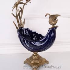 NIEBIESKA PATERA Z LĘCĄCYM PTAKIEM porcelana z brązem